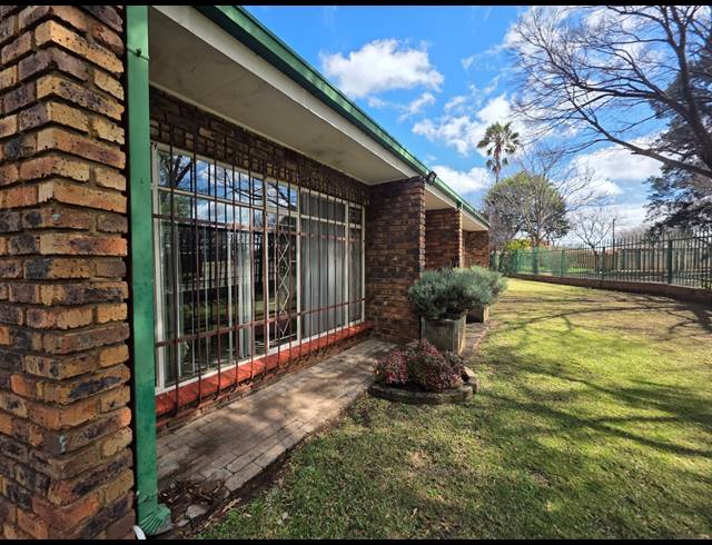 4 BEDROOM HOUSE FOR SALE IN VANDERBIJLPARK SW 2
